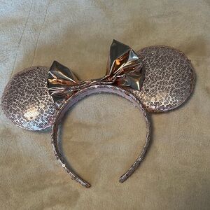 NWOT Kids Minnie Ears Headband Rose Gold Glitter Bow